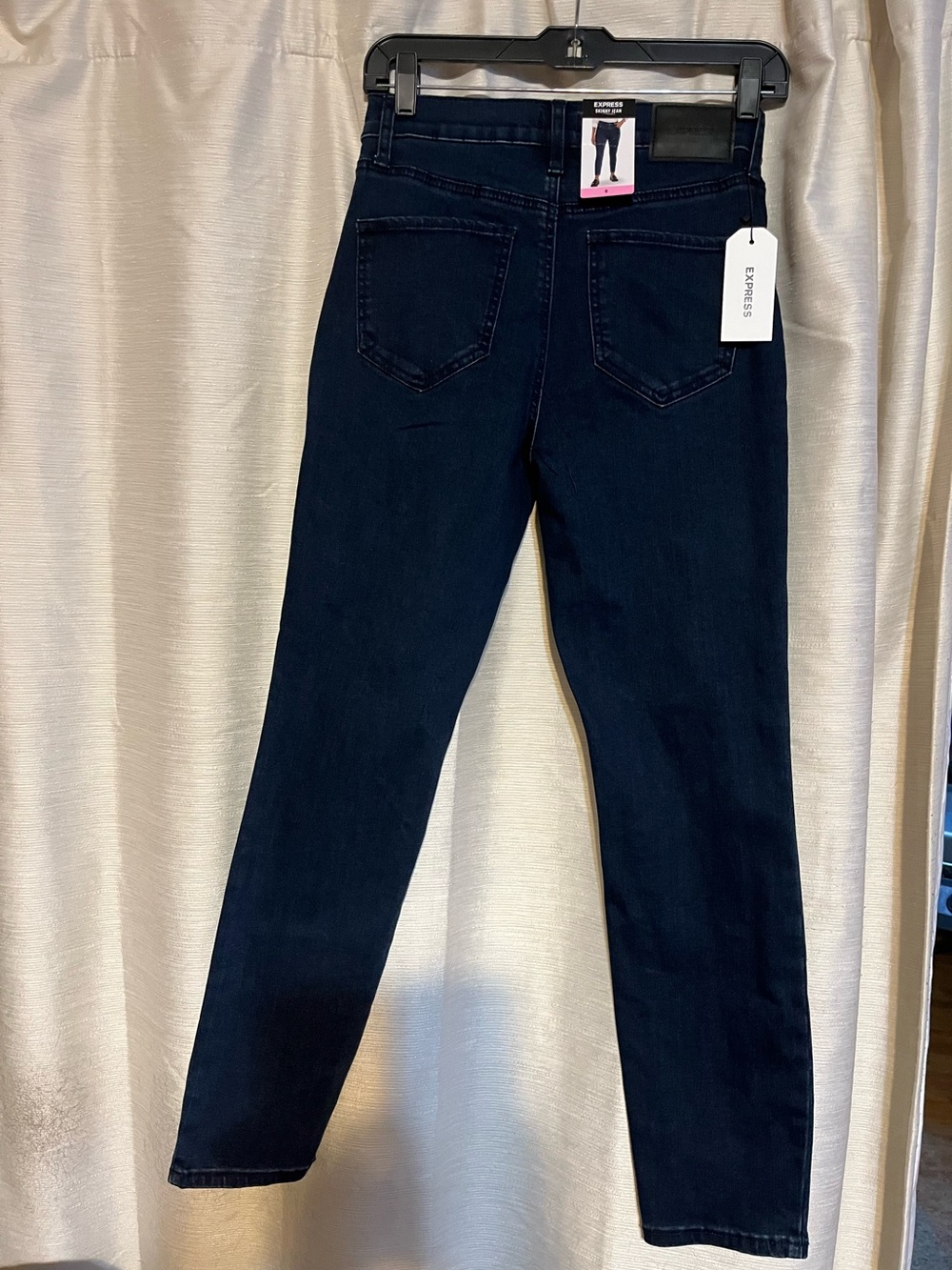 NWT Women’s Size 6 Dark Wash Skinny Jeans by Express!